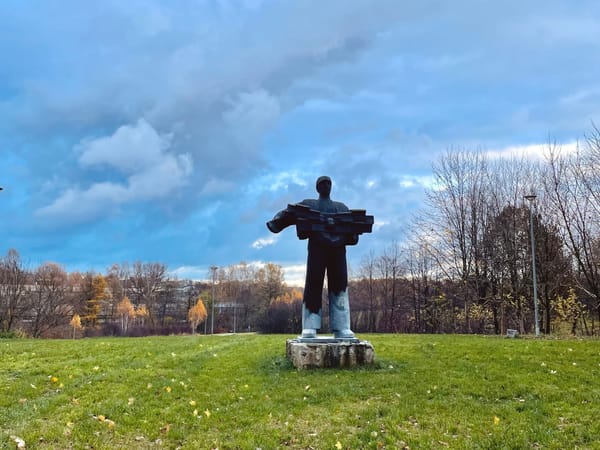 Emocijos radikalių permainų metu: nagrinėjant pasididžiavimo ir pasiekimų pasakojimus Lietuvoje ir Rytų Vokietijoje po 1989 / 1991 m.